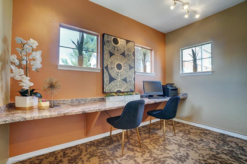 Business Center | We are all about CONVENIENCE at Sedona Peaks and offer our residents access to free wifi, desktop, and printing/faxing!