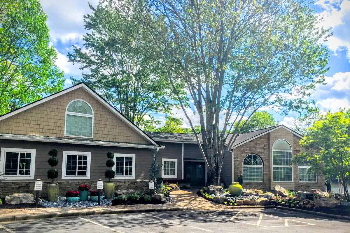 Roswell GA Apartments for Rent Lake House at Martin's Landing