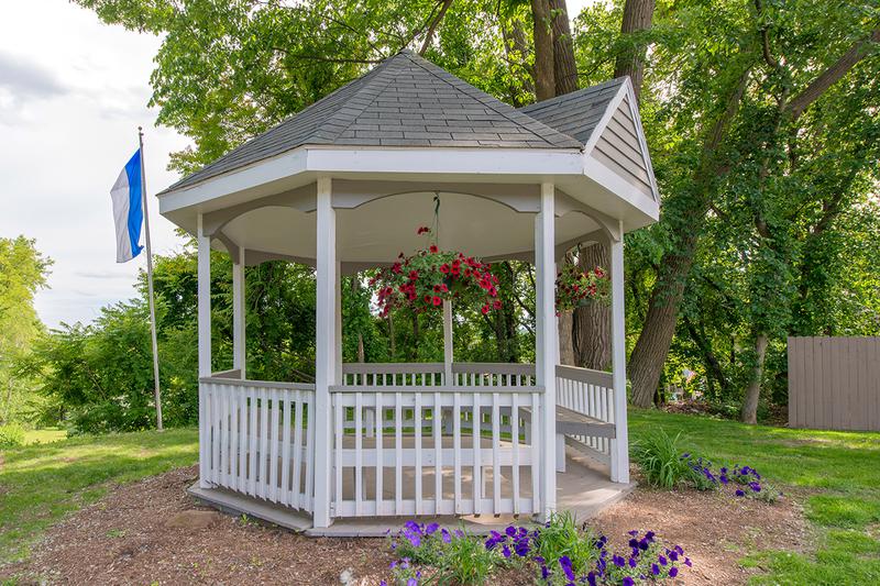 Gazebo | Enjoy a gorgeous sunset view that from our gazebo.