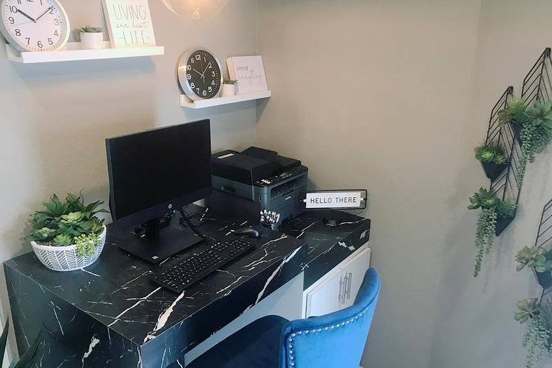 Business Center | Our resident business center is a great place to catch up on some work. Free high speed internet and printing available!