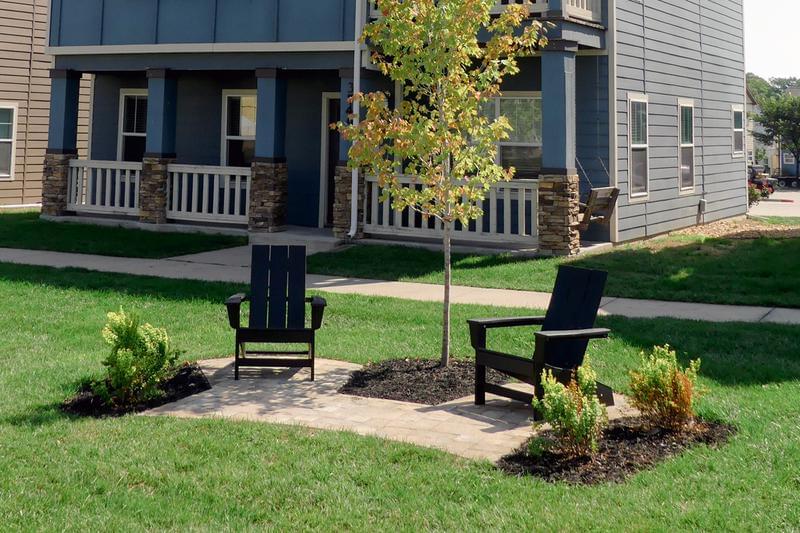 Courtyard Seating & Study Lounges | Have a seat in the courtyard while you study.