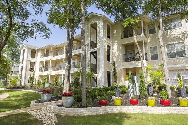 Building Exterior | Lush landscaping and freshly painted buildings welcome you to your new home.