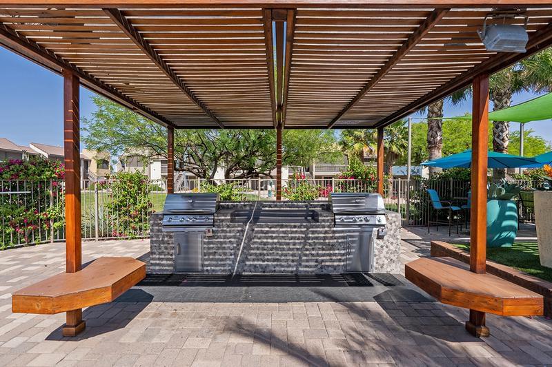 Outdoor Kitchen | Enjoy our resort-style outdoor kitchen, perfect for having a poolside BBQ with friends.