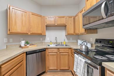 Classic Style Kitchen | Our classic style kitchens feature wood cabinetry and stainless steel appliances.