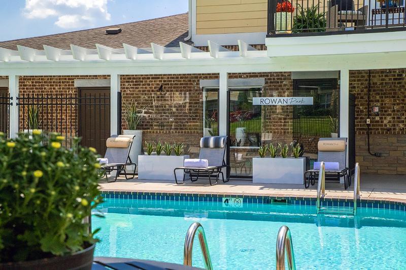 Poolside Seating | Relax poolside, in the shade or in the sun.