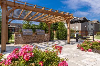 Outdoor Kitchen | Have a cookout by the pool at our outdoor kitchen complete with 2 gas grills.