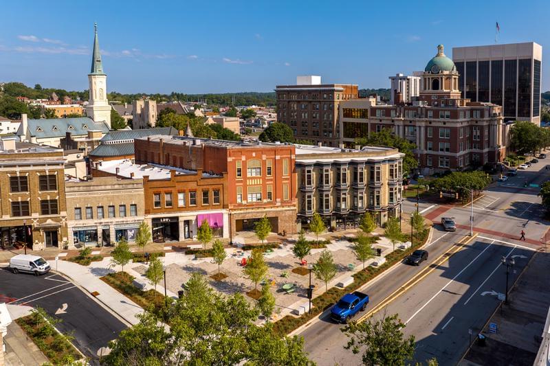 Close to Downtown Macon | Downtown Macon is home to a thriving area full of new restaurants, breweries, and local markets!