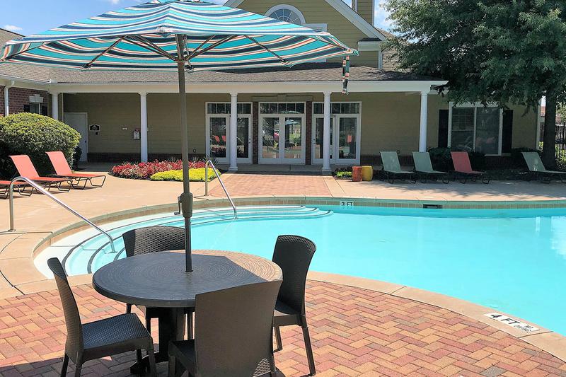 Apartment Photos Woodlawn Park in McDonough, GA