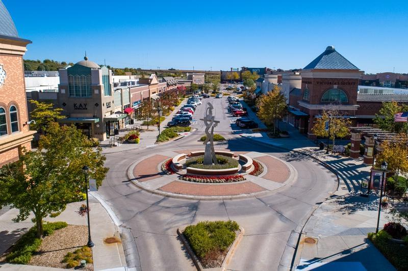 Conveniently Located by Shopping & Restaurants | We are located just minutes from downtown featuring all the shopping and dining options you could ask for!
