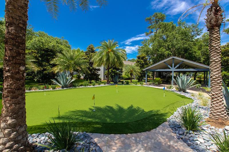 Putting Green | Practice your putt at our on-site putting green before heading out to the gorgeous Hilton Head courses.