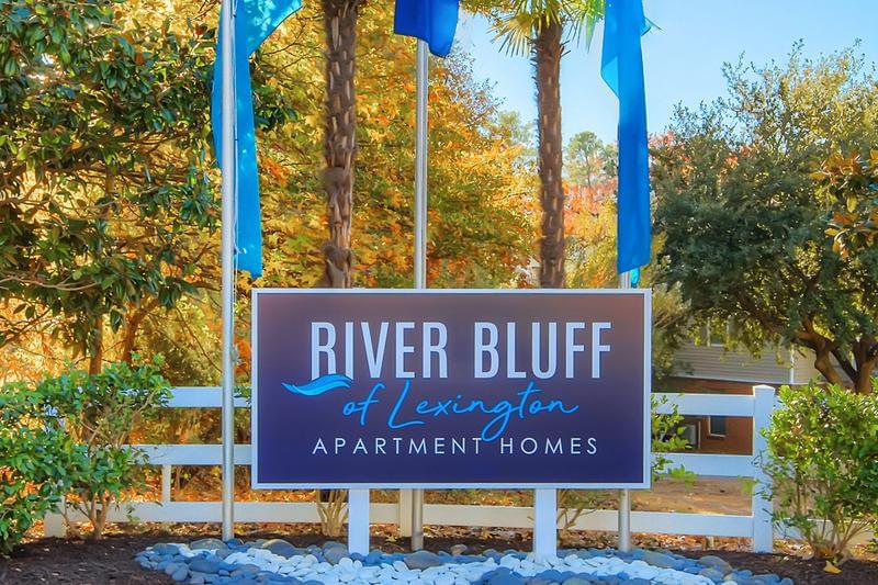 River Bluff Apartments | Welcome home to River Bluff Apartments. Experience southern charm in Lexington's finest.