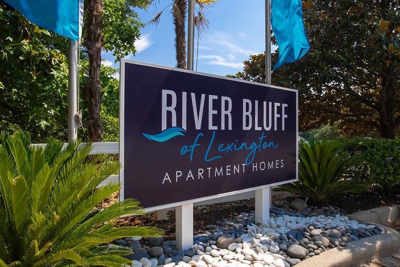 River Bluff Apartments | Welcome home to River Bluff Apartments. Experience southern charm in Lexington's finest.