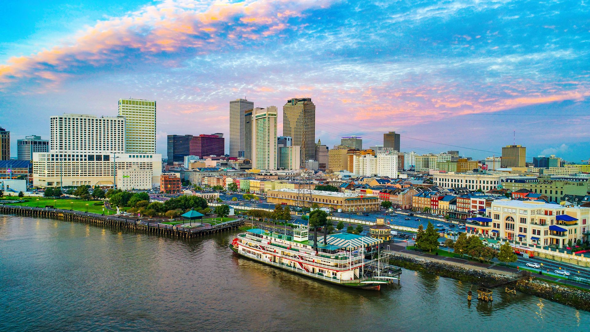 An image of the New Orleans skyline. 