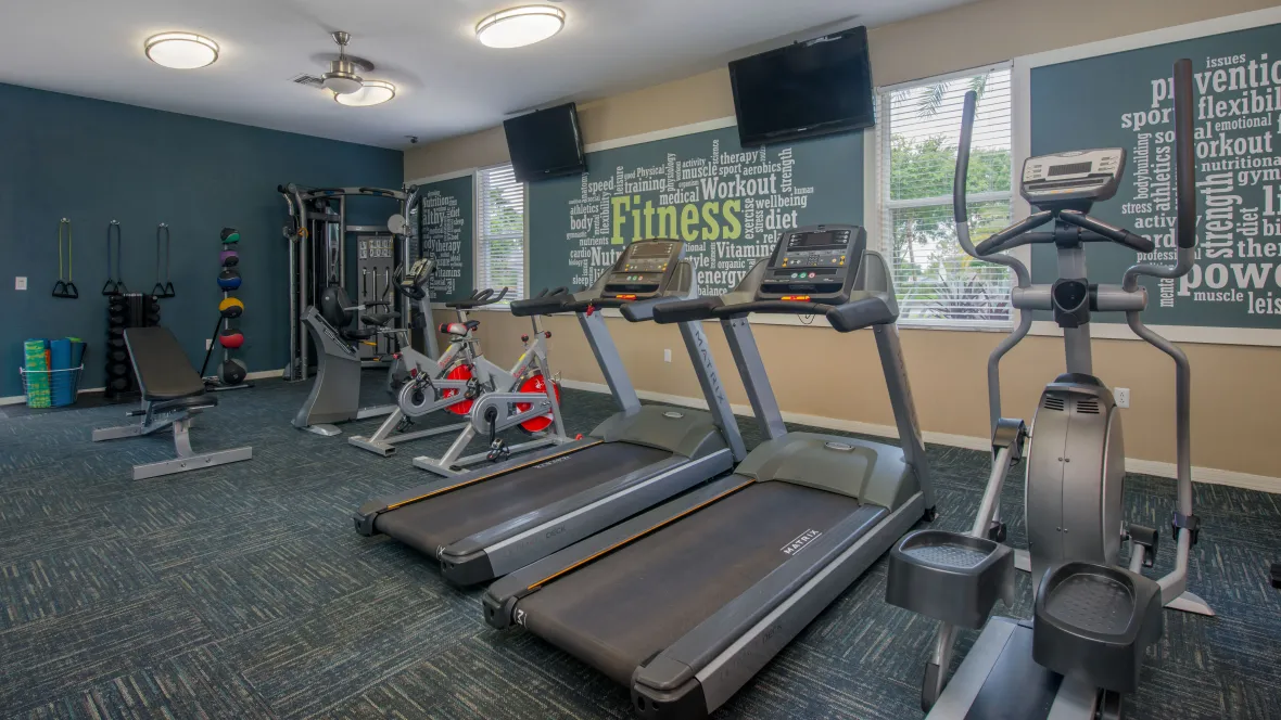 24/7 fitness center with modern, state-of-the-art equipment and supplies.