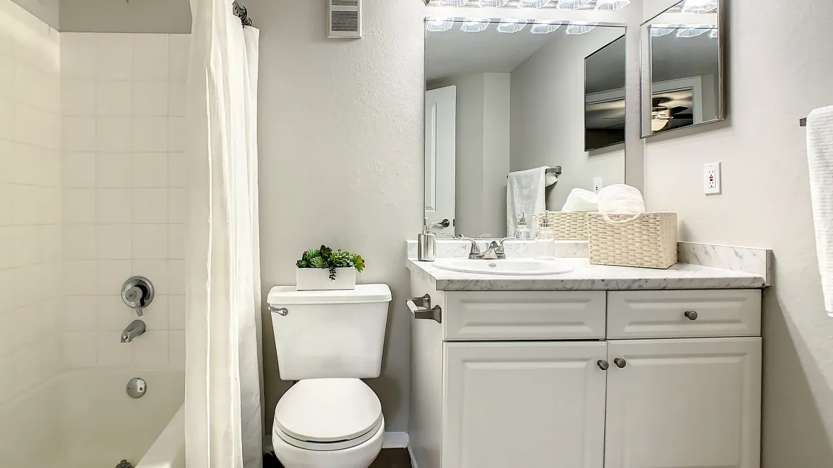 A roomy and inviting bathroom with everything your guests or other roommates could wish for.