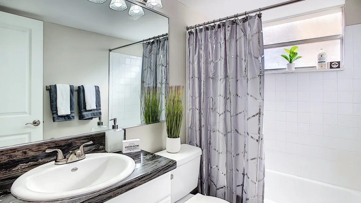 Elegant bathroom with modern fixtures and a black and white contrast for modern elegance.